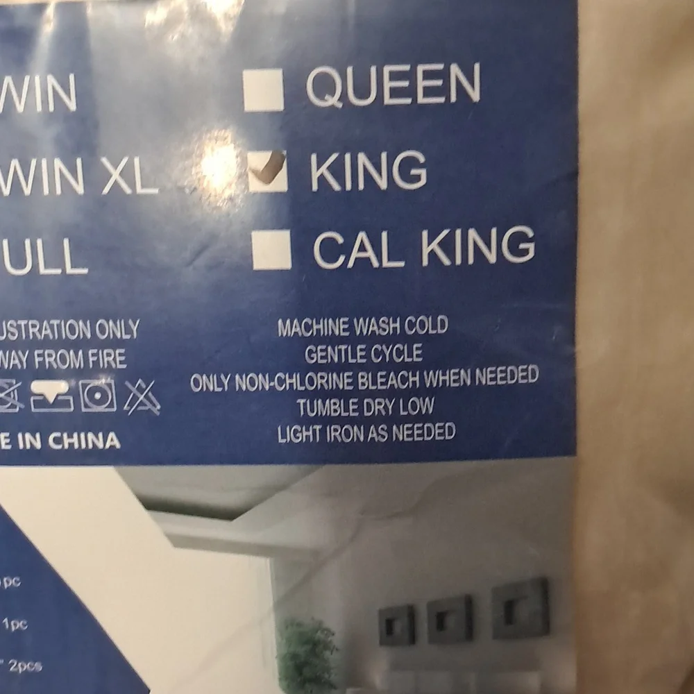 NWT Stylish Prints CREAM 4 Pc. King Sheet Set
